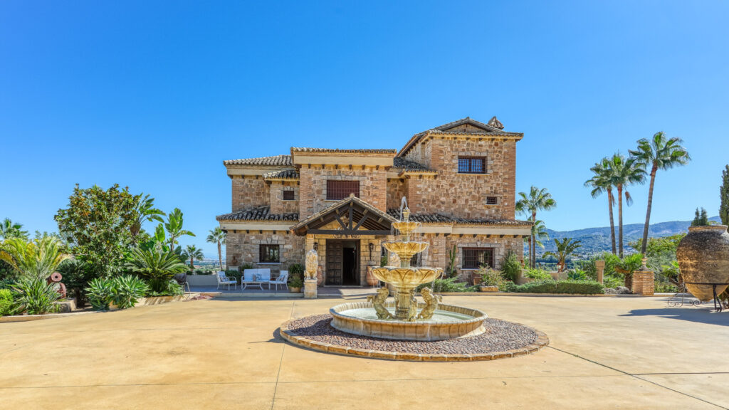 Villa in Alhaurin de la Torre (Malaga), Spain Villa in Alhaurin de la Torre (Malaga), Spain