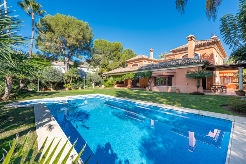 Villa in Marbella Golden Mile – Altos Reales (Malaga), Spain Villa in Marbella Golden Mile – Altos Reales (Malaga), Spain